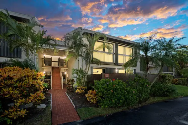 3225 S Lakeview Circle #22-202, Fort Pierce, FL 34949