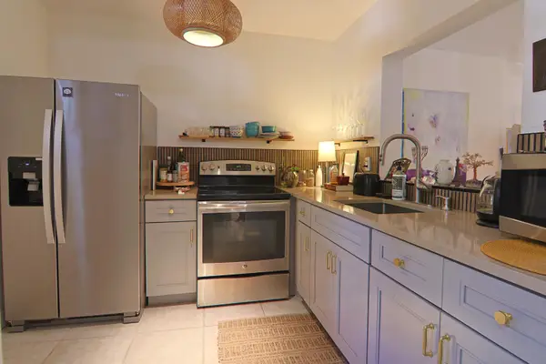 1000 NE 12th Avenue #106, Hallandale Beach, FL 33009