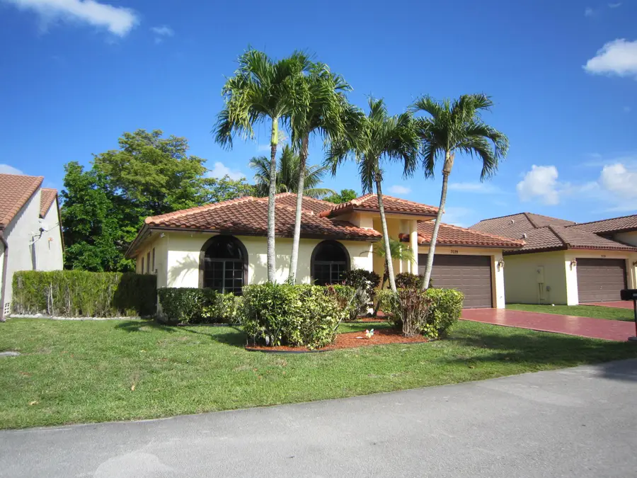 7039 Golf Pointe Circle, Tamarac, FL 33321 - #3