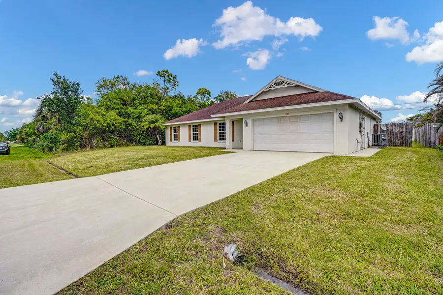 2125 SW Salvatierra Boulevard, Port Saint Lucie, FL 34987 - #2