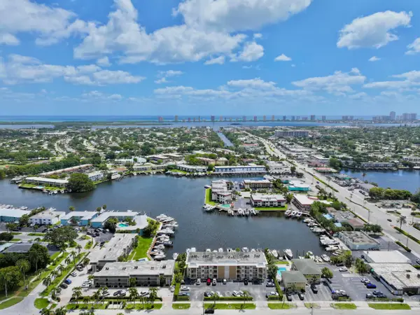312 Northlake Drive #104, North Palm Beach, FL 33408