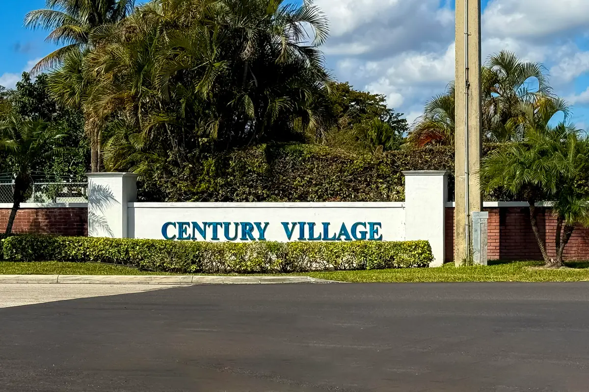 24 Golfs Edge #D, West Palm Beach, FL 33417 - #1