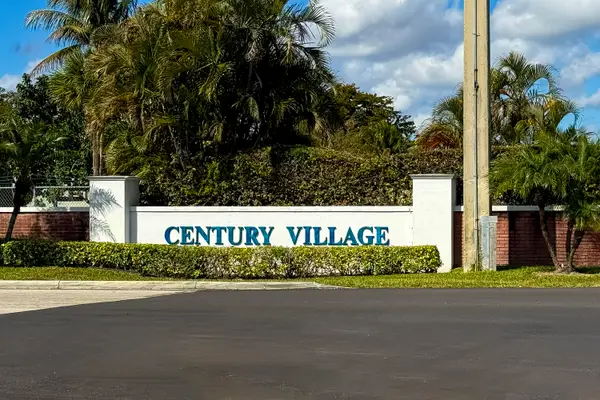 24 Golfs Edge #D, West Palm Beach, FL 33417