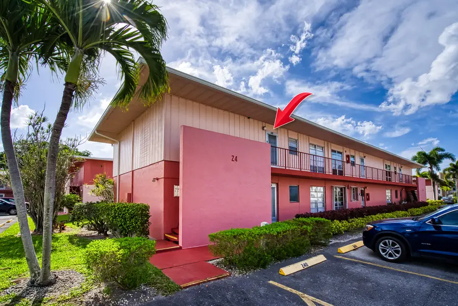 24 Golfs Edge #D, West Palm Beach, FL 33417 - #3