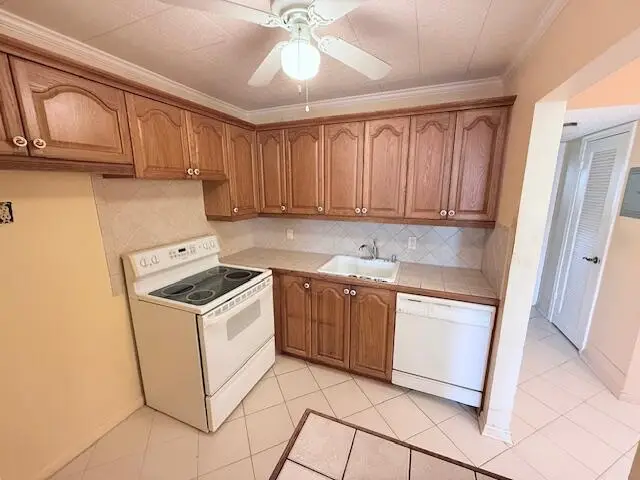 402 Markham S, Deerfield Beach, FL 33442 - #1