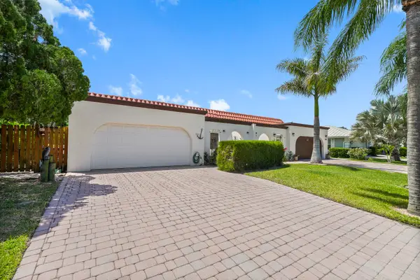3922 SE Fairway W, Stuart, FL 34997