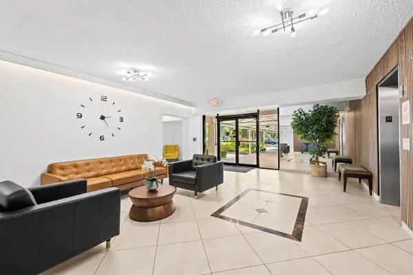 3960 Oaks Clubhouse Drive #304, Pompano Beach, FL 33069