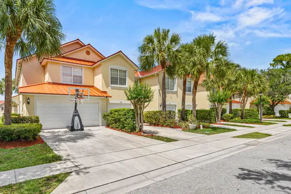 1172 Pinewood Lake Court, Greenacres, FL 33415