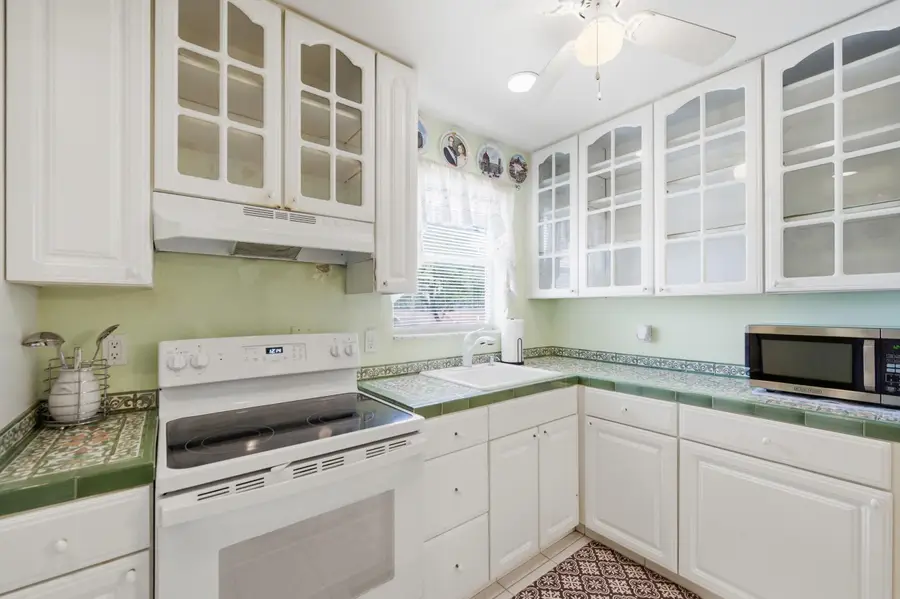 112 Lake Anne Drive, West Palm Beach, FL 33411 - #2