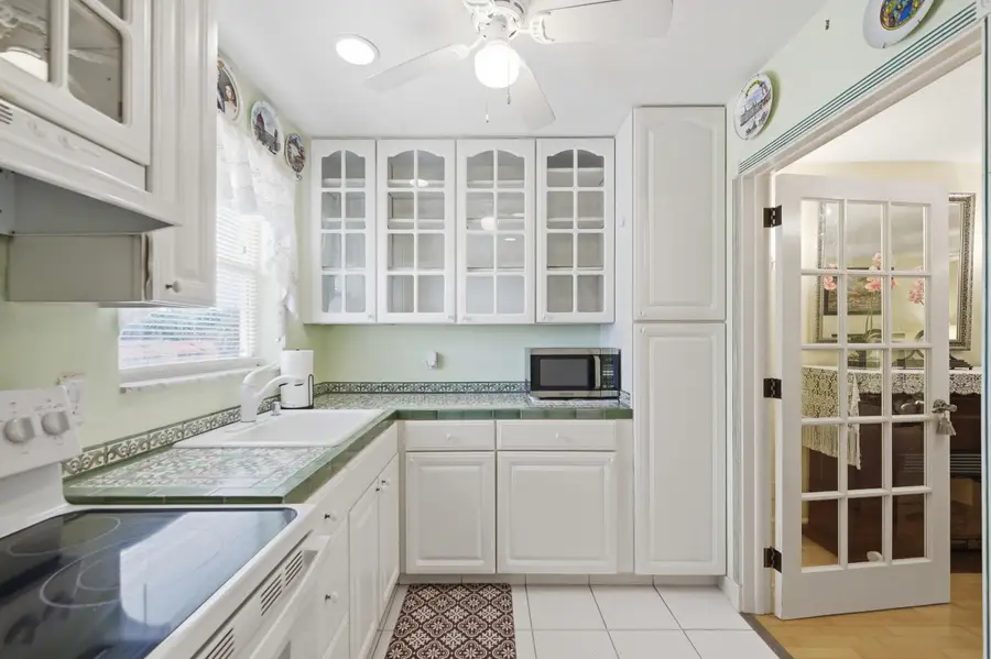 112 Lake Anne Drive, West Palm Beach, FL 33411 - #3