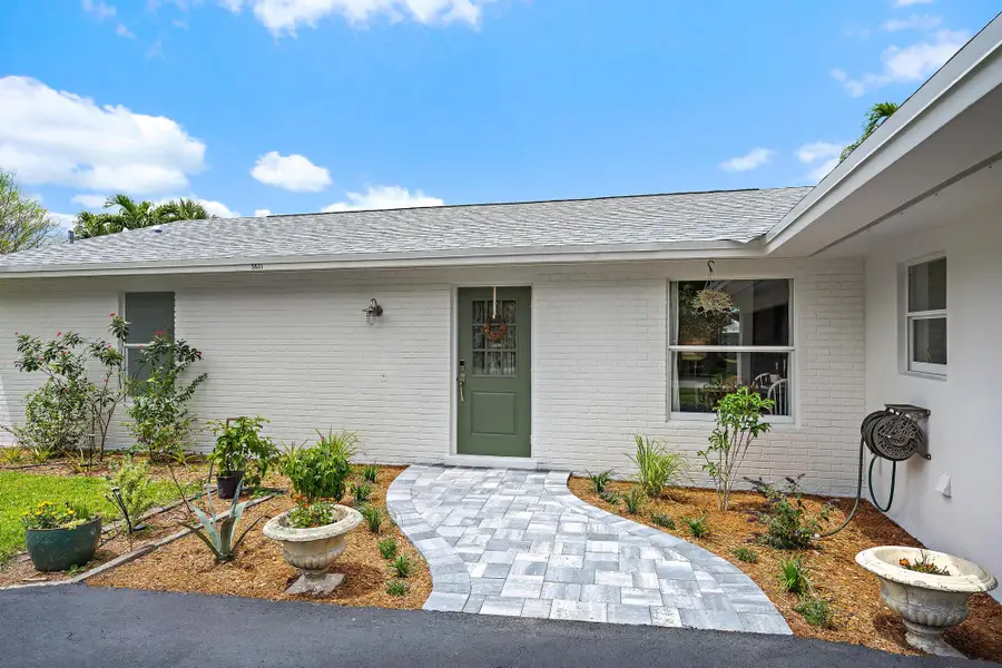 9831 Hyacinth Circle S, Palm Beach Gardens, FL 33410 - #3