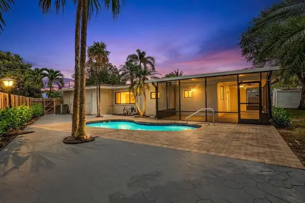 7204 Mckinley Street, Hollywood, FL 33024