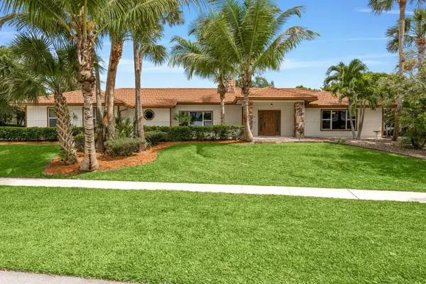 21 Whispering Oaks Circle, West Palm Beach, FL 33411
