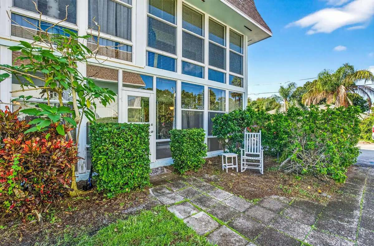 1901 Indian River Boulevard #105-e, Vero Beach, FL 32960 - #1