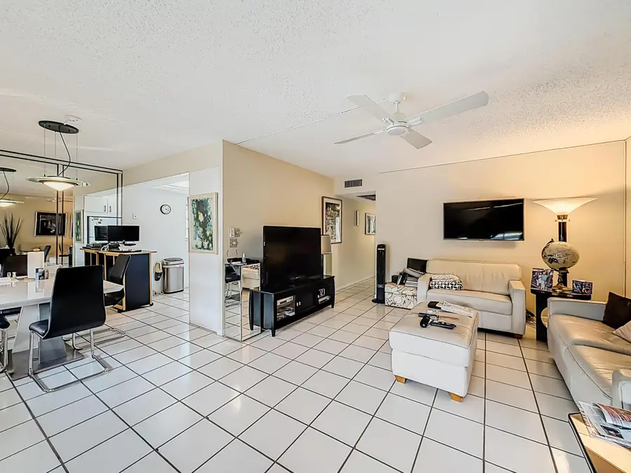 2114 Oakridge V, Deerfield Beach, FL 33442 - #3