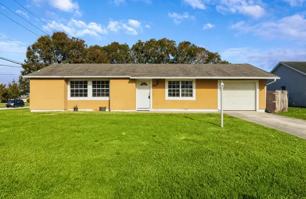 693 SW Nichols Terrace, Port St Lucie, FL 34953