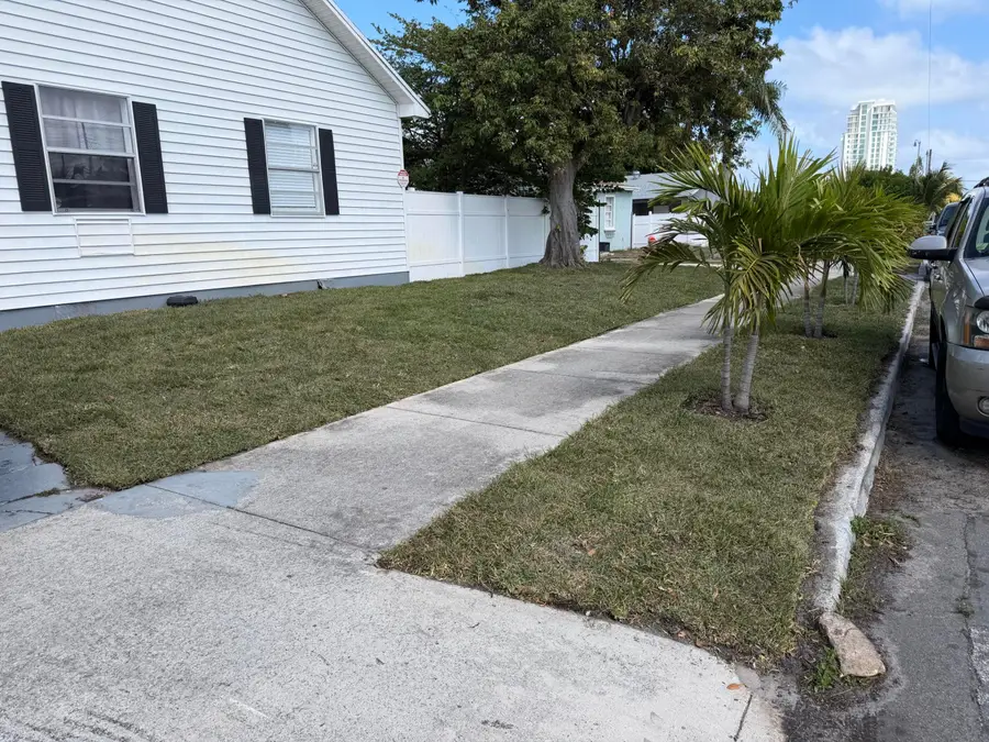 631 46th Street, West Palm Beach, FL 33407 - #2