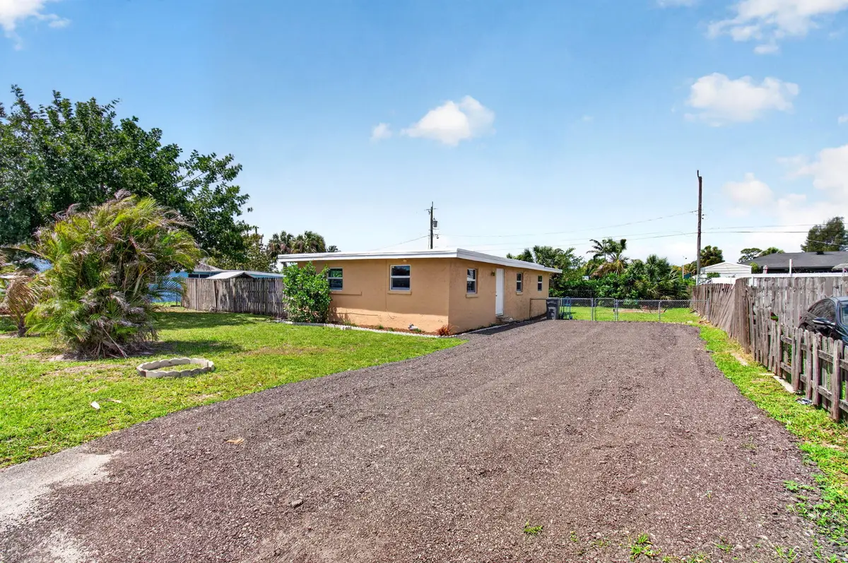 1537 E Breezy Lane, West Palm Beach, FL 33417 - #1