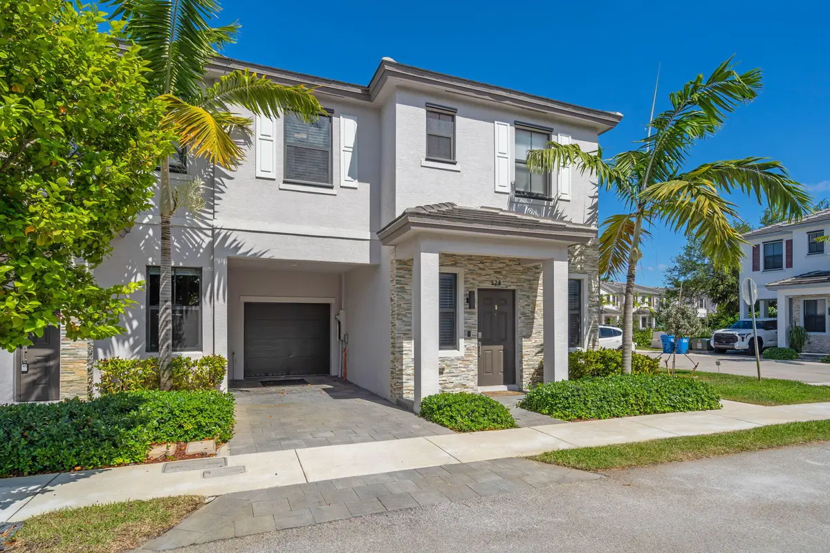 524 SW 19th Way, Fort Lauderdale, FL 33312 - #1