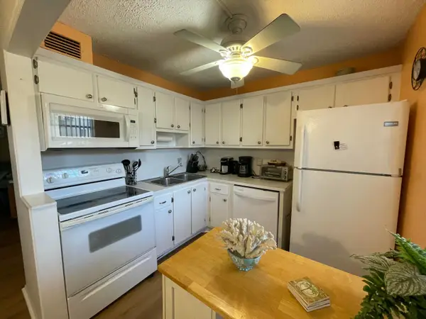 2152 NE 1st Way #102, Boynton Beach, FL 33435