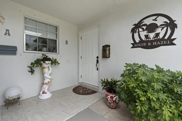 1177 S Drive Circle #B, Delray Beach, FL 33445