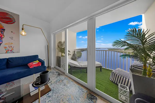 300 Bayview Drive #1614, Sunny Isles Beach, FL 33160