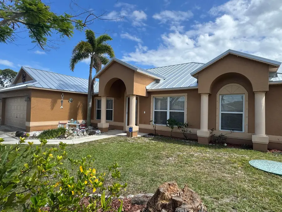 2674 SE Creston Lane, Port Saint Lucie, FL 34952 - #2