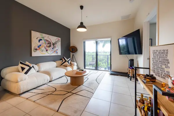 7925 NW 104th Avenue #24, Doral, FL 33178