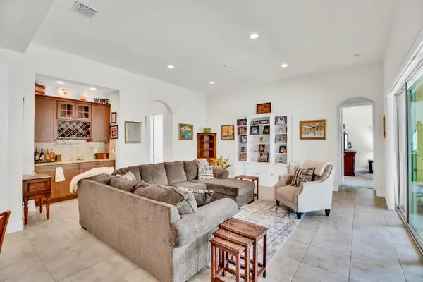 393 11th Square Sw, Vero Beach, FL 32962