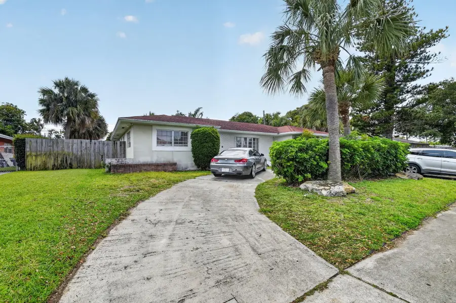 1660 40th Street, West Palm Beach, FL 33407 - #3