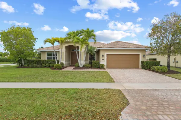 9387 Silent Oak Circle, Wellington, FL 33411