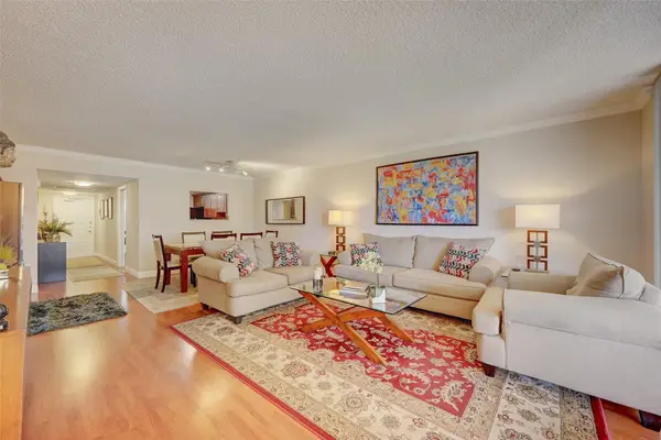 823 Cypress Boulevard #201, Pompano Beach, FL 33069