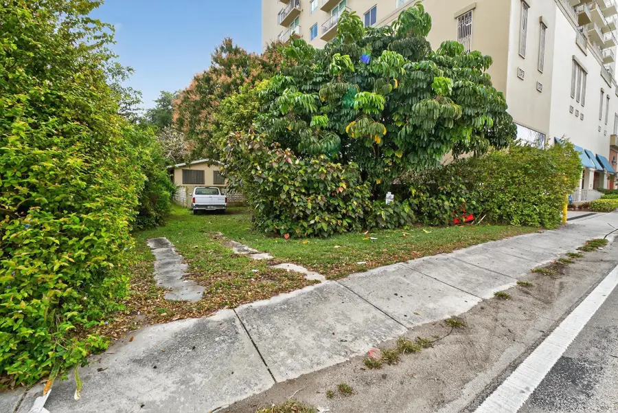 975 SW 37th Avenue, Miami, FL 33135 - #2
