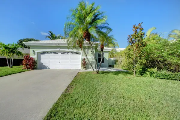 2519 Country Golf Drive, Wellington, FL 33414