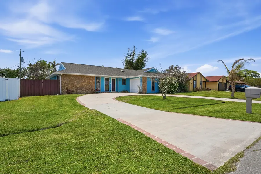 814 SE Celtic Avenue, Port Saint Lucie, FL 34983 - #2