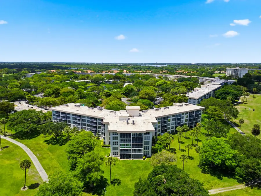 3800 Oaks Clubhouse Drive #106, Pompano Beach, FL 33069 - #3