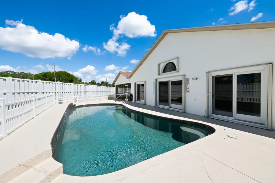 112 Camelot Court, Royal Palm Beach, FL 33411 - #2