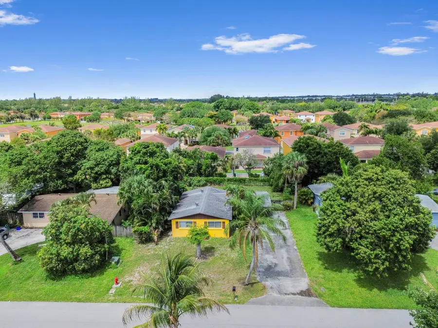 877 Sarazen Drive, West Palm Beach, FL 33413 - #2