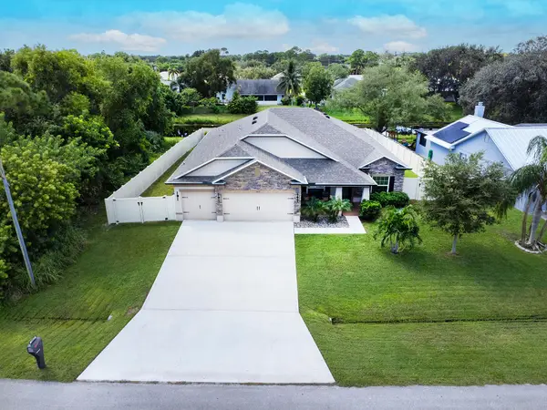 1662 SE North Blackwell Drive, Port St Lucie, FL 34952