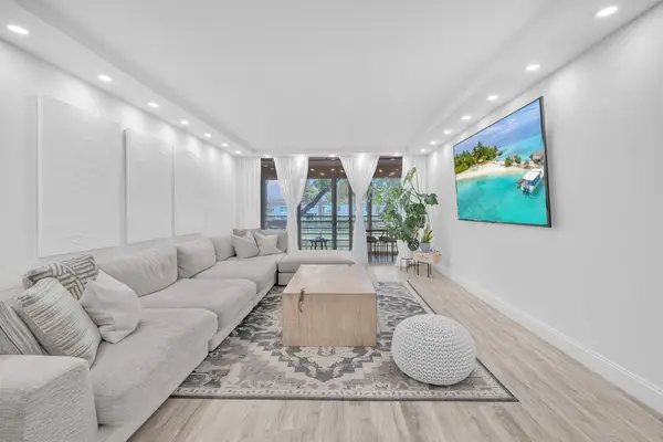 6921 Cypress Road #Apt B19, Plantation, FL 33317