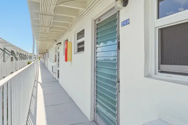4001 S Ocean Boulevard #209, South Palm Beach, FL 33480