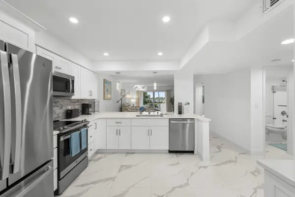 6936 Huntington Lane #302, Delray Beach, FL 33446