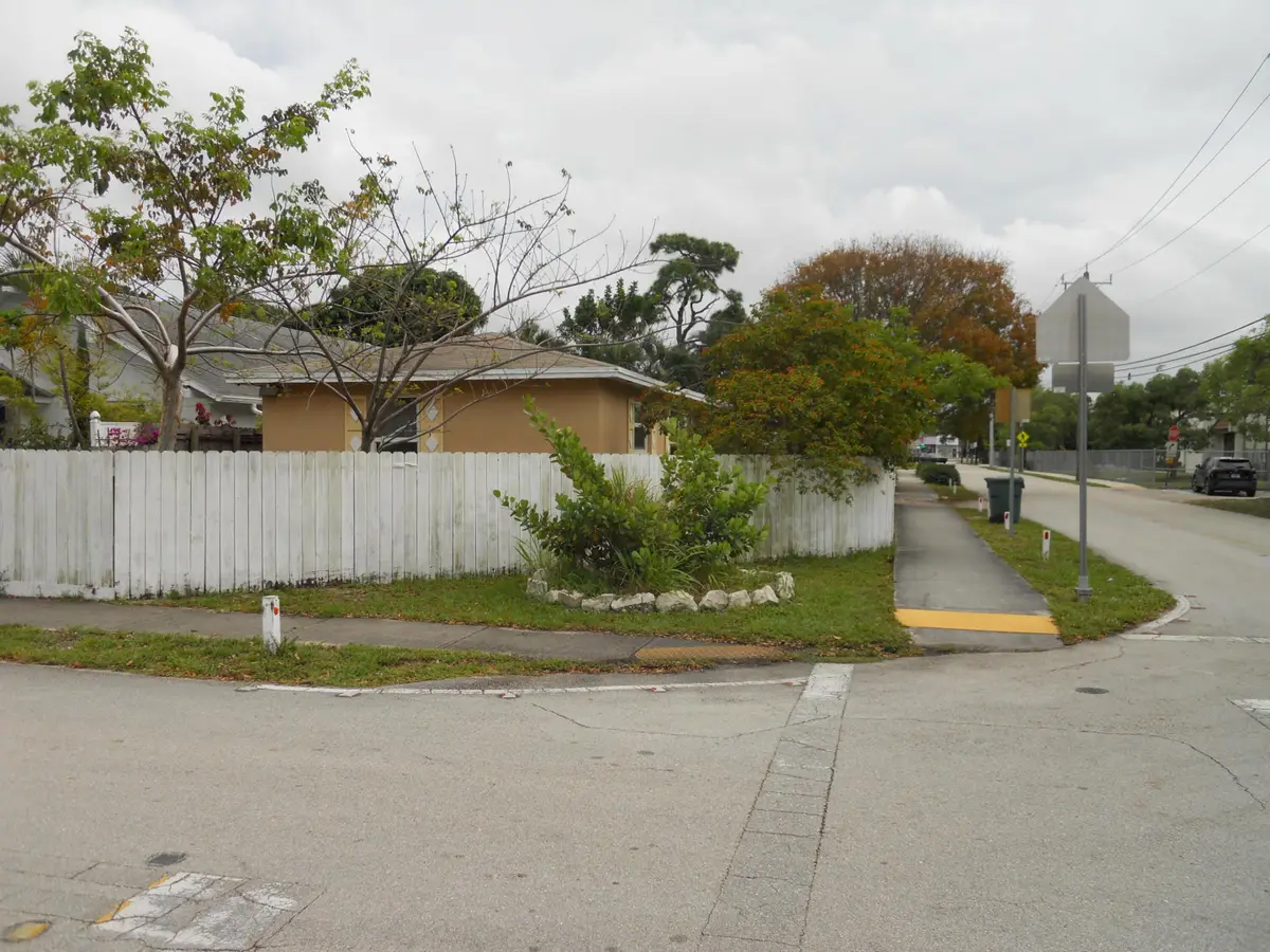3290 NE 10th Avenue, Oakland Park, FL 33334 - #1