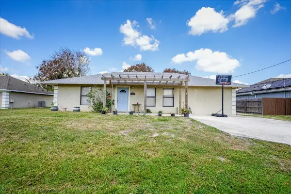 667 SE Faith Terrace, Port St Lucie, FL 34983