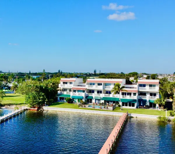 324 N Lake Drive, Lantana, FL 33462