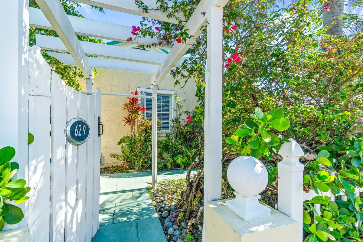 629 Selkirk Street, West Palm Beach, FL 33405 - #1