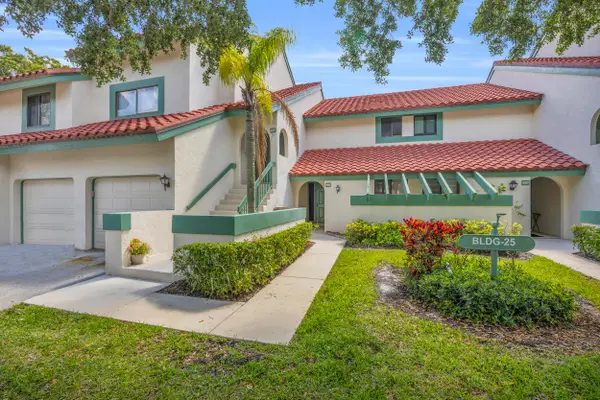 25 Lexington Lane W #F, Palm Beach Gardens, FL 33418