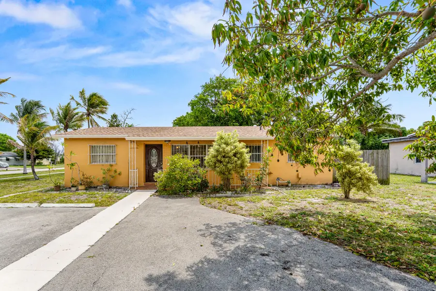 610 SW 10th Court, Deerfield Beach, FL 33441 - #2