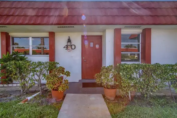 5800 W Fernley Dr Drive W #40, Greenacres, FL 33415
