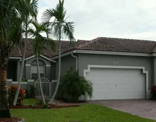 2401 E Aragon Boulevard #5, Sunrise, FL 33313 - #1